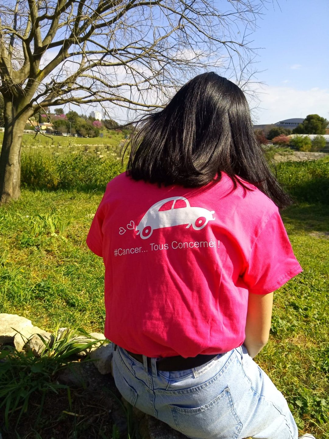 Tee-shirt rose col V – Image 4