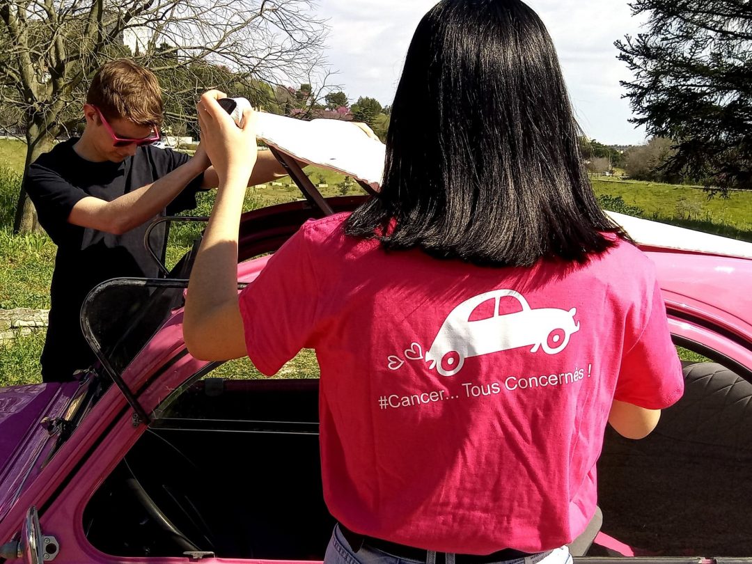 Tee-shirt rose col V – Image 5