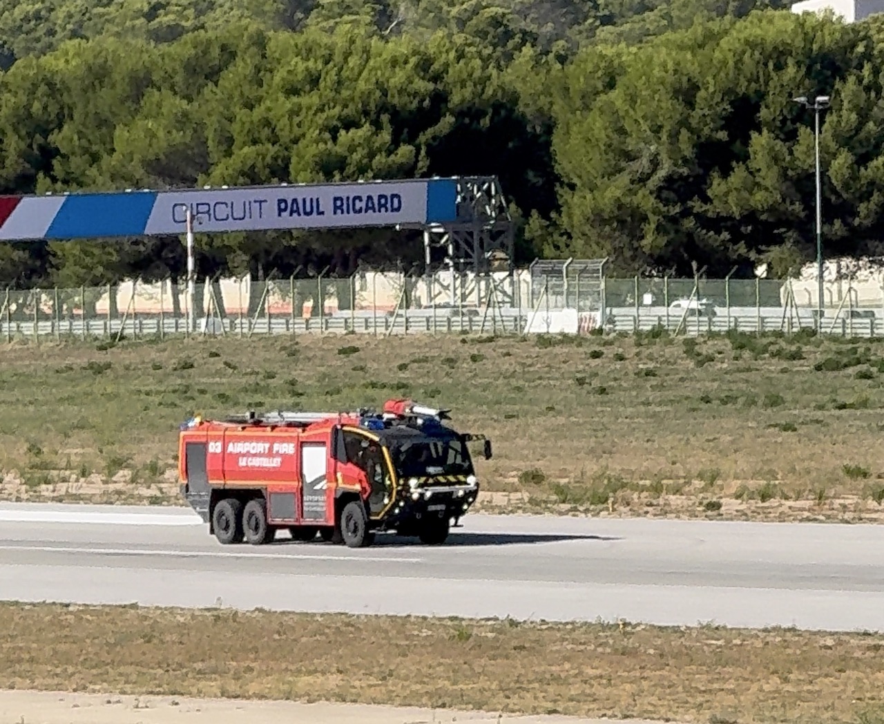 Camion pompier sur la piste du Castellet